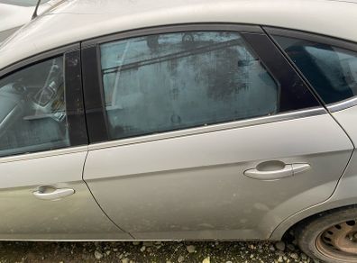 Ford Mondeo mk4 2010 complete rear passenger door.
