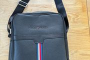 tommy hilfiger crossover bag