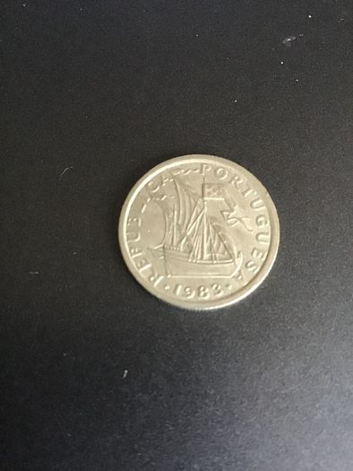 1983 coin Portugal 2 Escudos 50