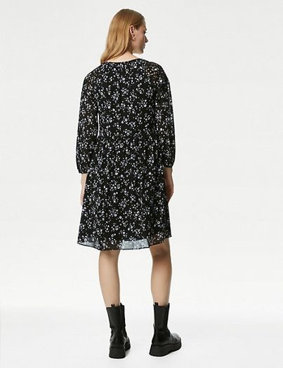 M&S Printed Tie Neck Knee Length Dress. Size 14L. New