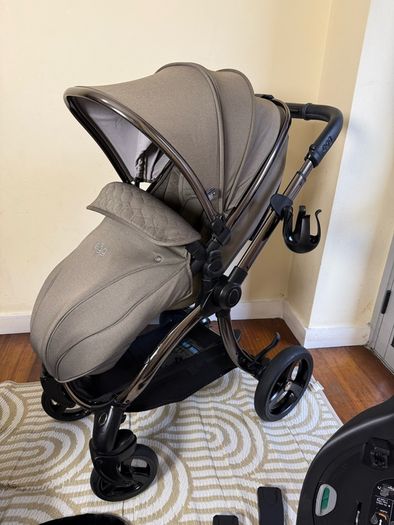 Full Egg 3 travel system Cybex car seat and isofix base