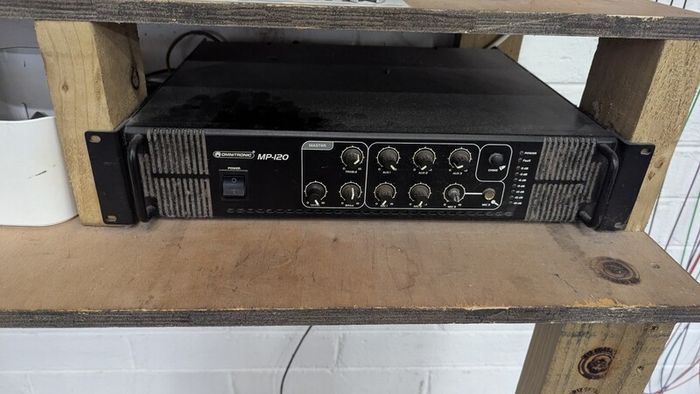 Omnitronic MP120 and Speakers