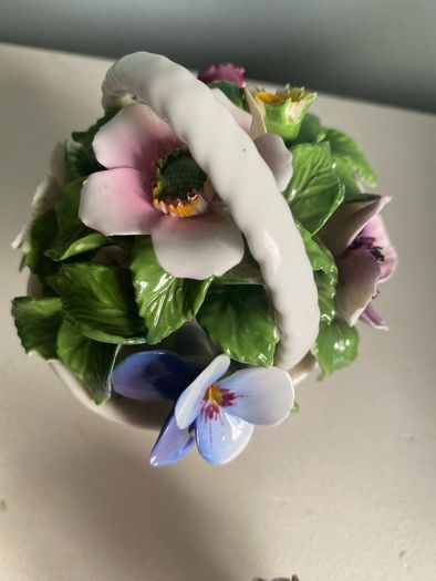 Trip of porcelain posies