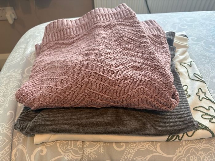 womens clothing bundle (most size 22)