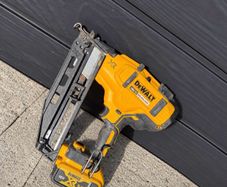 DeWalt DCN660 Type 2 18V XR Brushless 16Ga Second Fix Nail Gun  5Ah Battery