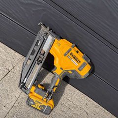 DeWalt DCN660 Type 2 18V XR Brushless 16Ga Second Fix Nail Gun  5Ah Battery