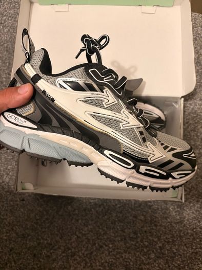 OFF WHITE be right backs