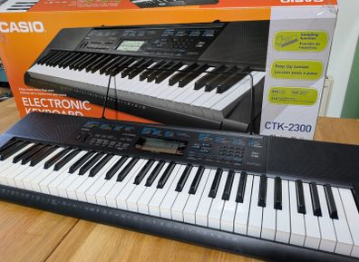 Casio CTK-2300 keyboard with stand