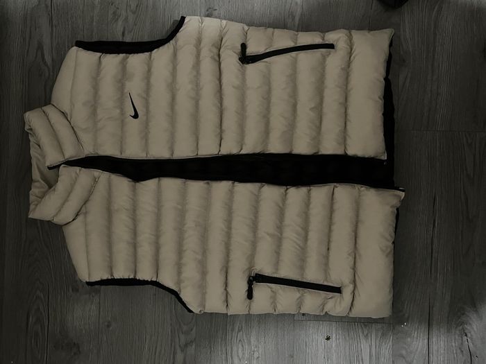 Cream Nike Puffer Vest Gillet - Size M