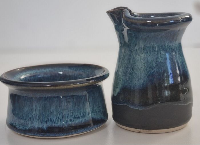Stunning Bernard Kavanagh Handmade Irish Pottery Creamer & Dish Set