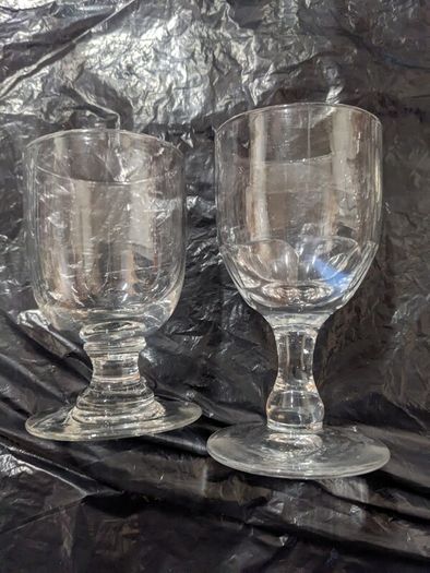 Mixture of 14 drinking glasses