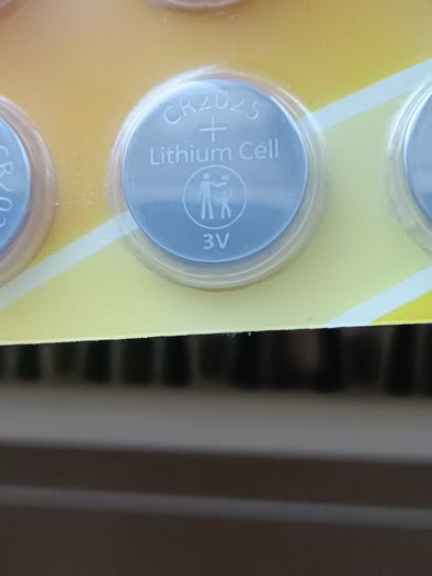 CR 2025 button cell battery - Free shipment