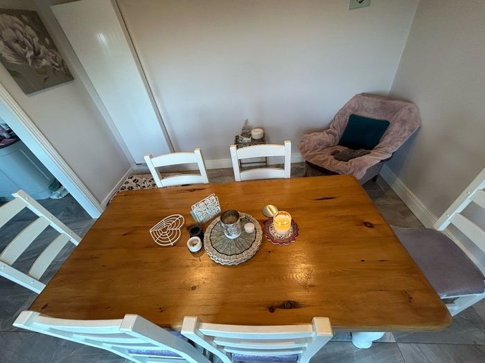 farmhouse style table & 6 dining chairs