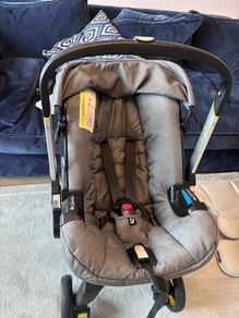 Doona car seat stroller + ISOFIX base +accesories