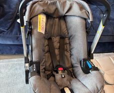 Doona car seat stroller + ISOFIX base +accesories