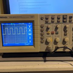 Tektronix TDS2012 100MHz Digital Storage Oscilloscope - Working