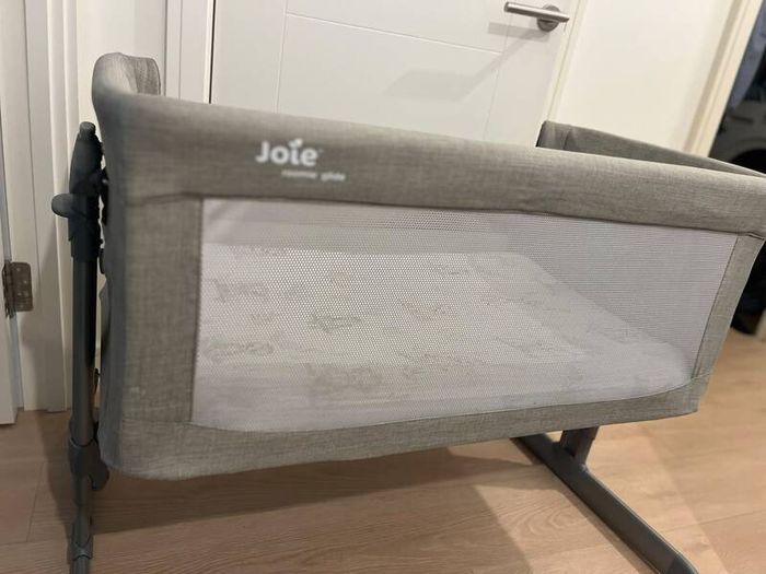 Joie Roomie Glide Bedside Crib free delivery !