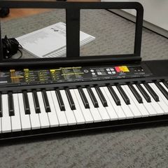 Yamaha PSR f52 piano/ keyboard