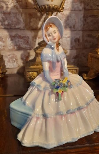 Royal Doulton figurine "Day dreams"