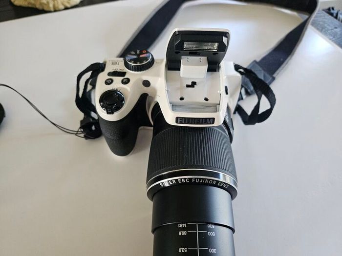 Fujifilm Finepix S8200 digital camera
