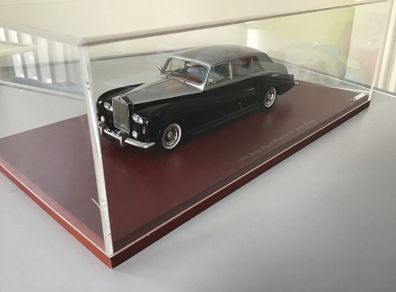 Rolls Royce 1970 phantom VI James young model car