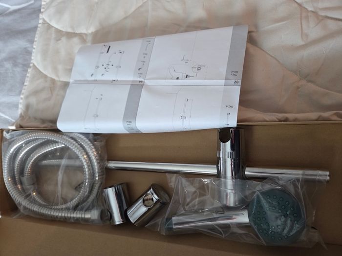 Swirl shower kit chrome