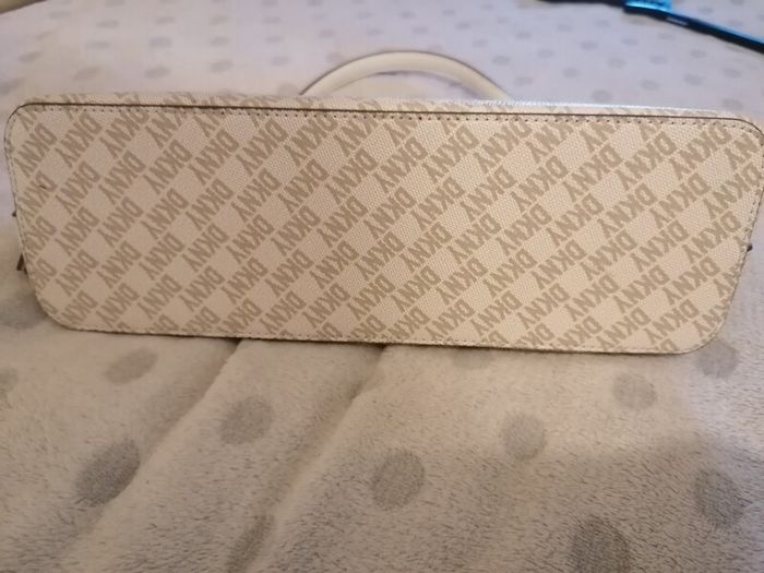 DKNY White and gold shoulder bag new