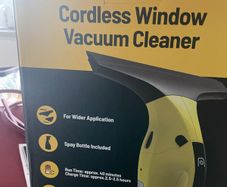 Cordless window cleaner