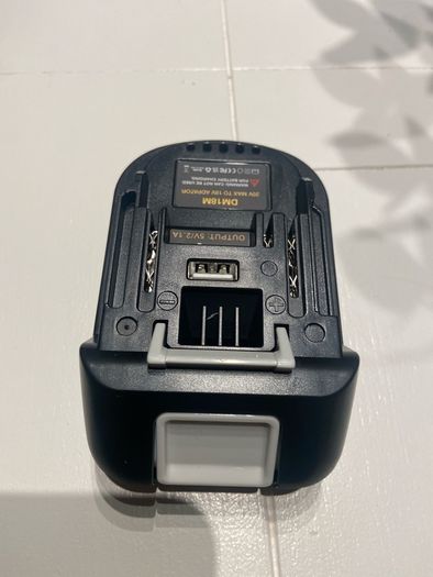Adapter Converter DM18M Battery Adapter for DEWALT DCB200 DCB205 20V Lithium to MAKITA BL1830