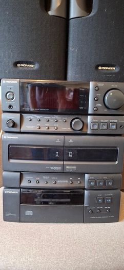 Vintage Pioneer Stereo Disc Receiver System (XR-P340) with Matching Pioneer Speakers (S-P340)