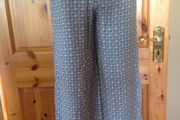 Size 6 Dorothy Perkins Black/ White Trousers