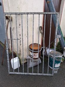 Metal gate