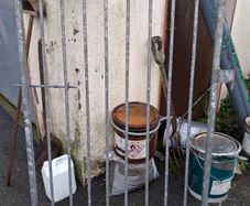 Metal gate
