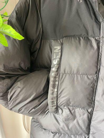 jacket black helly Hansen puffer jacket size medium