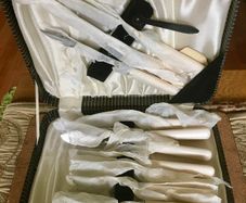 Full vintage matching set of 12 knives and forks