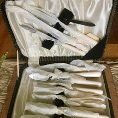 Full vintage matching set of 12 knives and forks