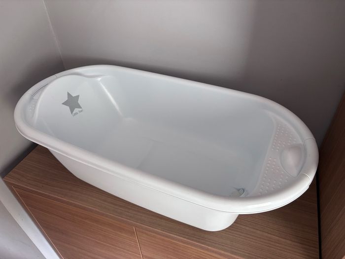 White baby bath