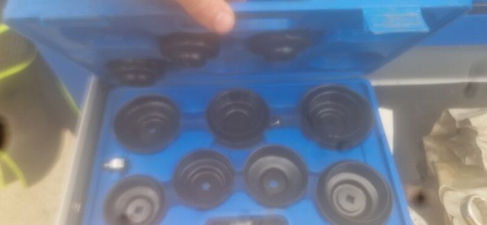 large 6x5 tool box two in two parts top and bottom on wheels top brands snap on.  Blue  point teng tools. Oil change kit . Piston pressure kit   lot of tools  snap onlarge