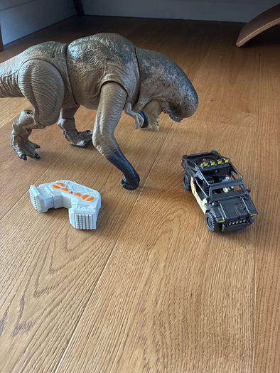 Jurassic World Rebirth Remote Control Track 'n Chomp Dinosaur Distortus Rex