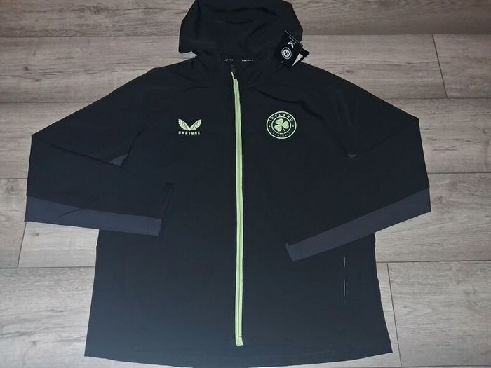 Brand New Castore Womens Ireland Presentation Jacket - Size - U.K.18 - Smaller Fit More A Size - U.K.16 - RRP - 75.00