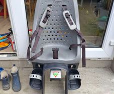 Thule Yepp Maxi child bike seat with bracket