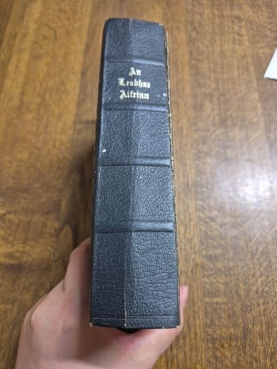 Vintage 1978 Irish An Leabhar Aidrinn an Domhnaigh. In Irish Sunday Missal.