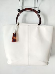 Chanel white calfskin leather tote with tortoiseshell handles 650 euro