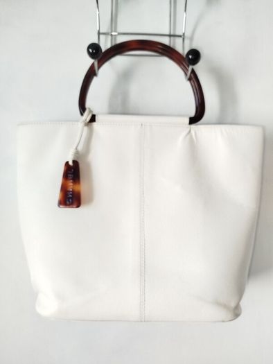 Chanel white calfskin leather tote with tortoiseshell handles 650 euro