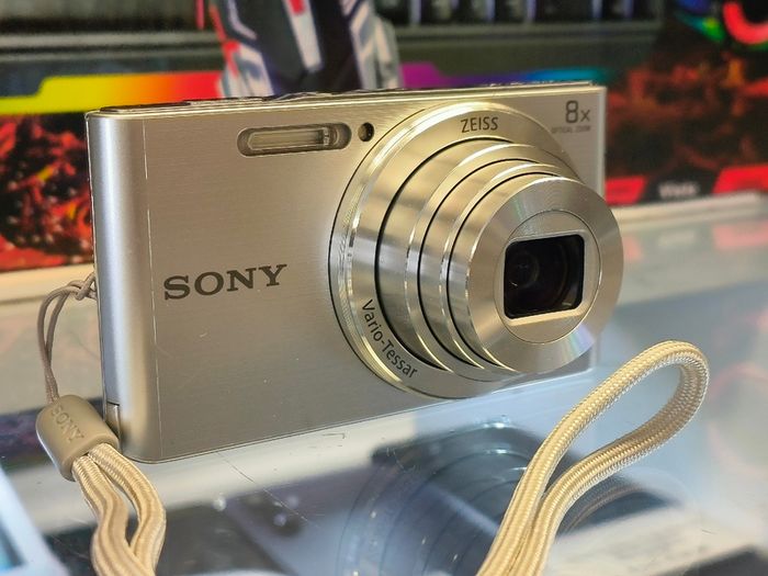 Sony Cyber-shot DSC-W830 Silver 20.1MP 8x Zoom Digital Camera