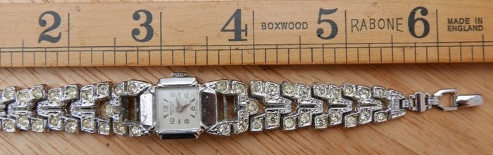 Vintage 1940's Ladies Berco De Luxe 17 rubis cocktail Manual Wind Up watch Swiss made (works well)