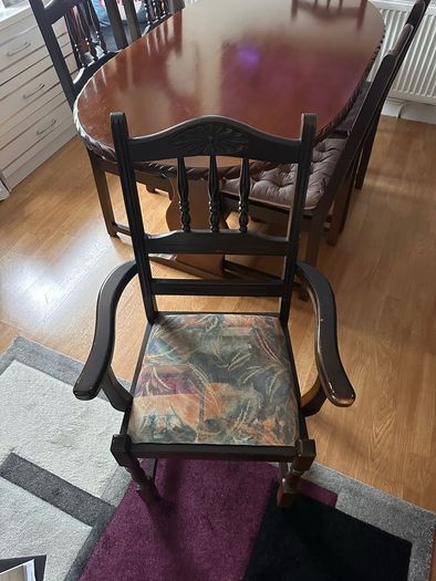 Traditional Dining Table & 6 Matching Chairs