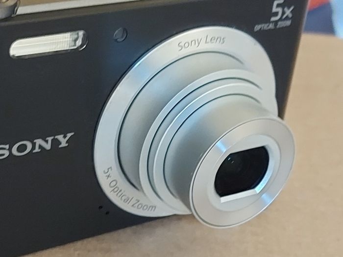 Sony Cyber-shot, Model DSC-W800, 20.1 Megapixels, 5 x optical Zoom, Battery Charged, Tested Fine, No Memory Card, Excellent Cosmetic Condition and working great