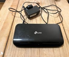 8-Port Gigabit Desktop Switch & 2 Cat5 Ethernet cables