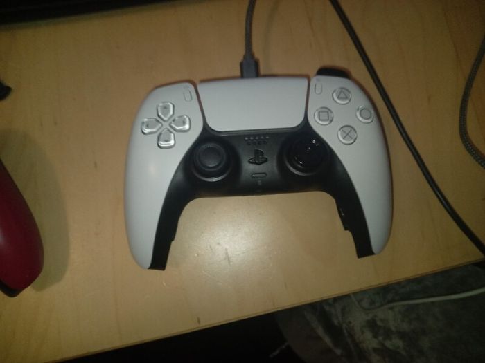 Red and white dual pulse controllers  read